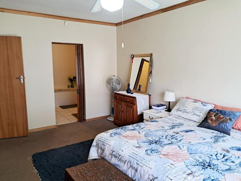 3 Bedroom Property for Sale in Langenhovenpark Free State